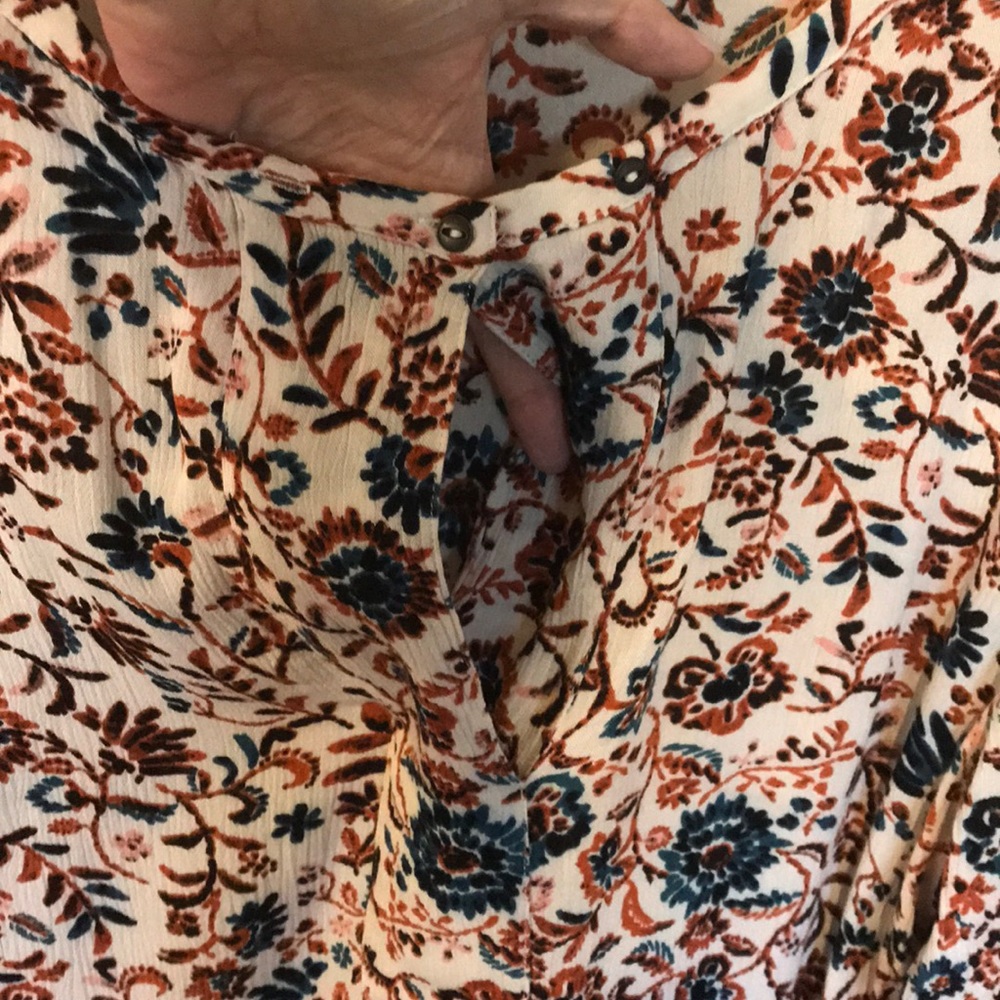 Gorgeous top! - Picture 2 of 4